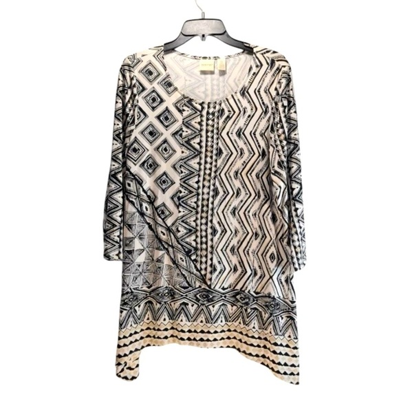 Chicos Zenergy Black White Tribal Print 3/4 Sleeve Top Size M Asymmetrical Tunic - Picture 1 of 13